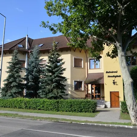 Hotel Belvarosi Vendeghaz Mor